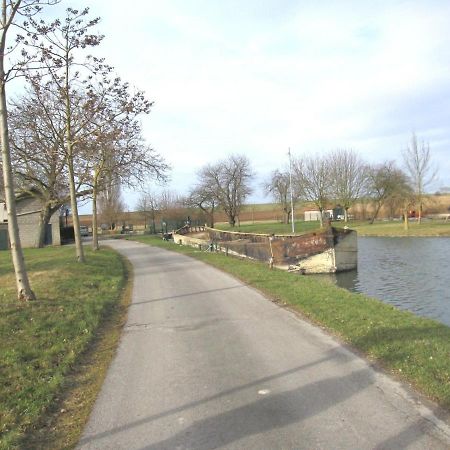 Maison En Location Fresnes Sur Marne Kültér fotó